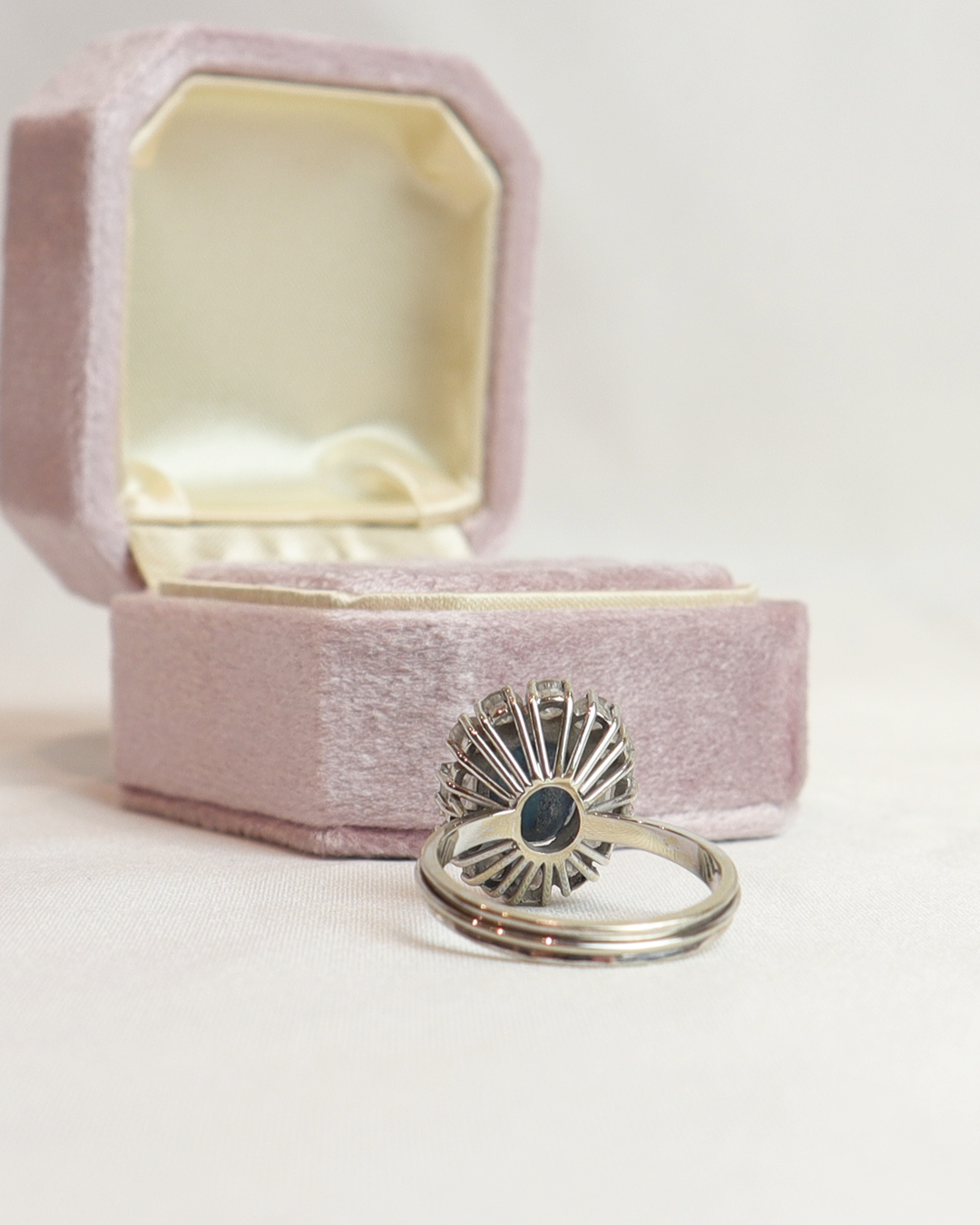 Anello con zaffiro cod. 6587