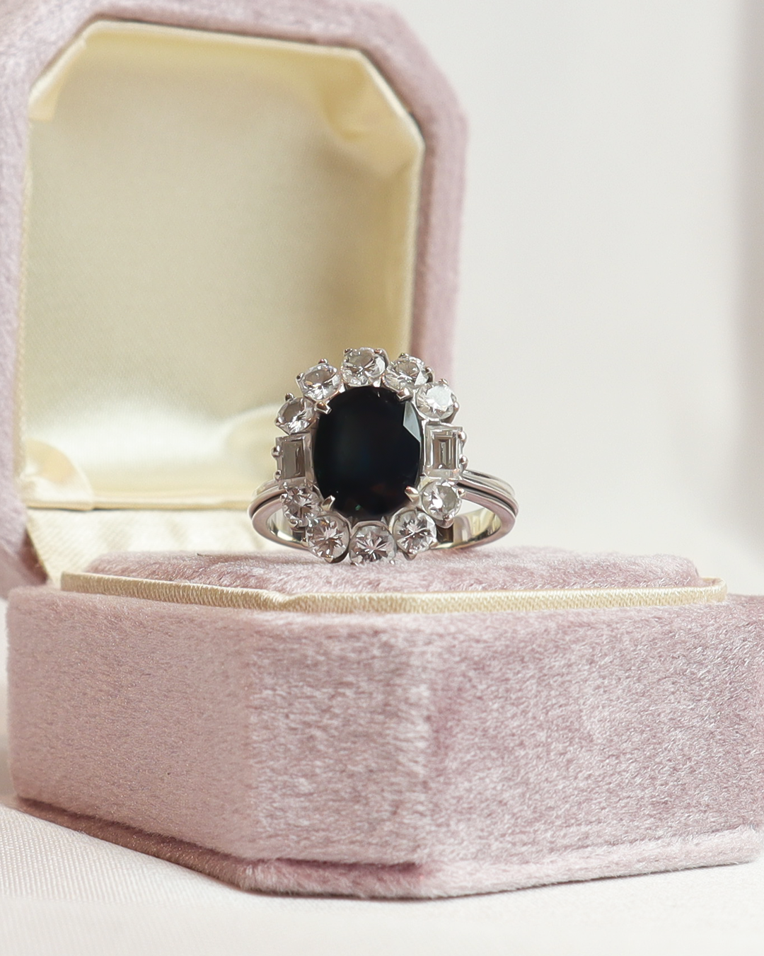 Anello con zaffiro cod. 6587