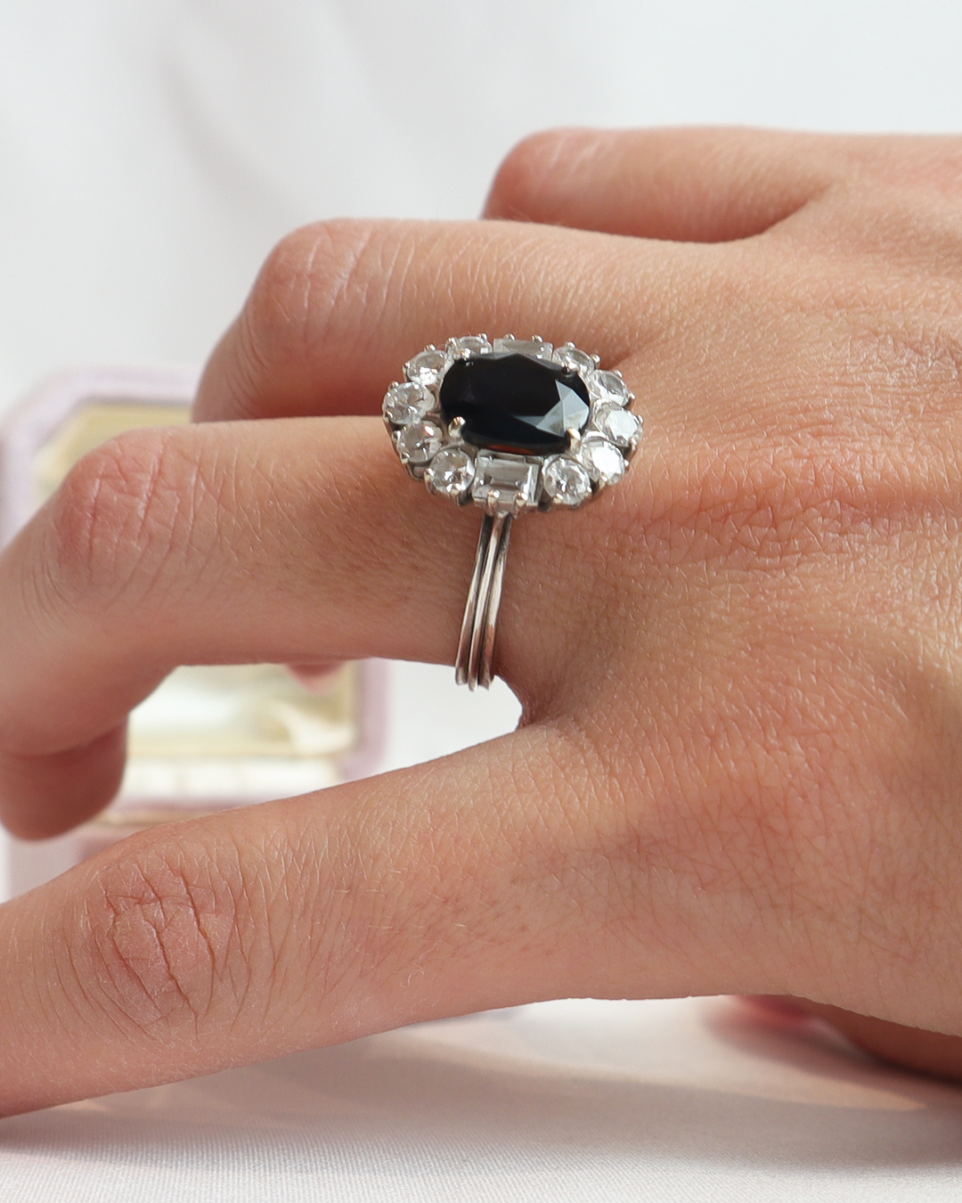 Anello con zaffiro cod. 6587