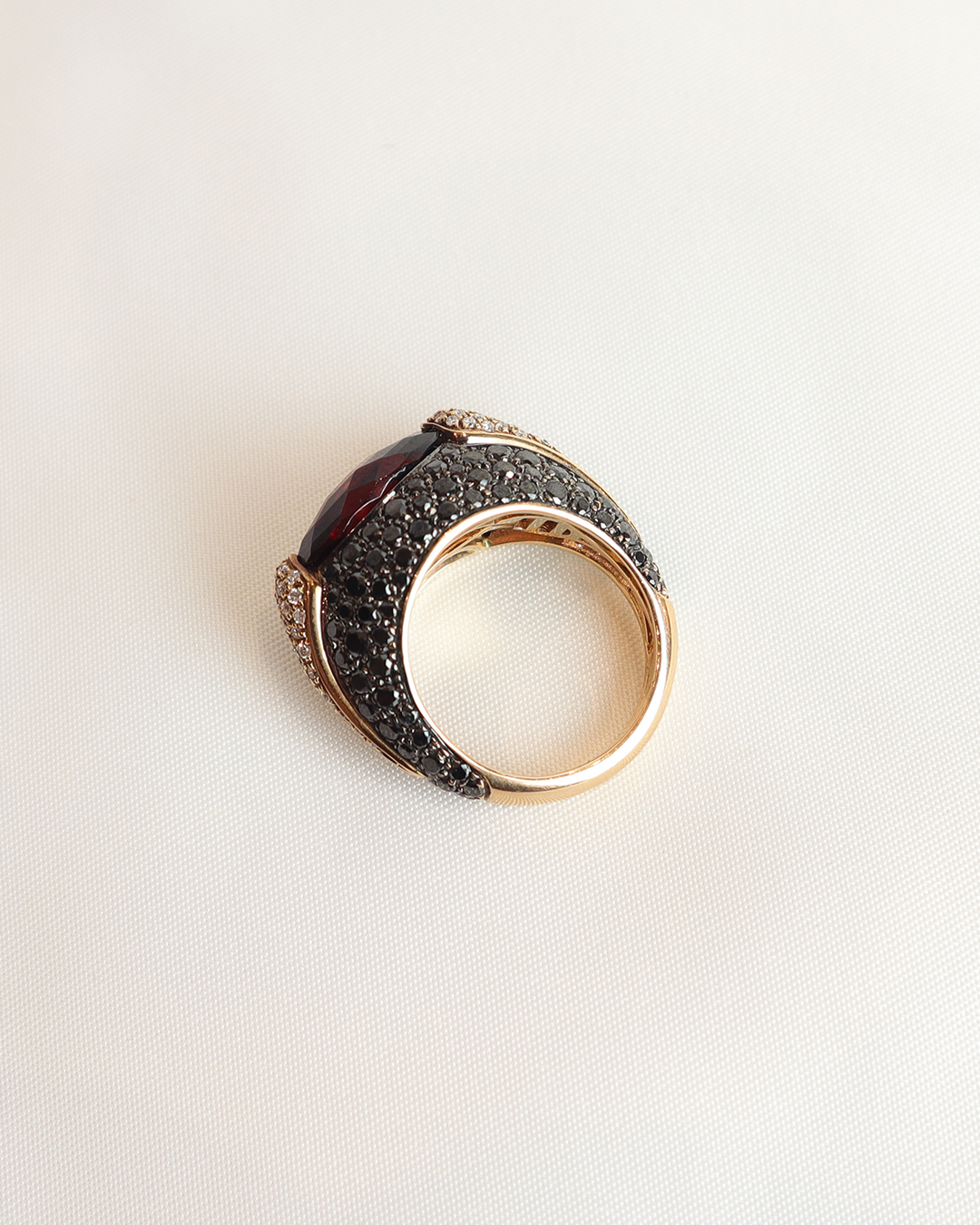 Anello granati e diamanti cod. 8114