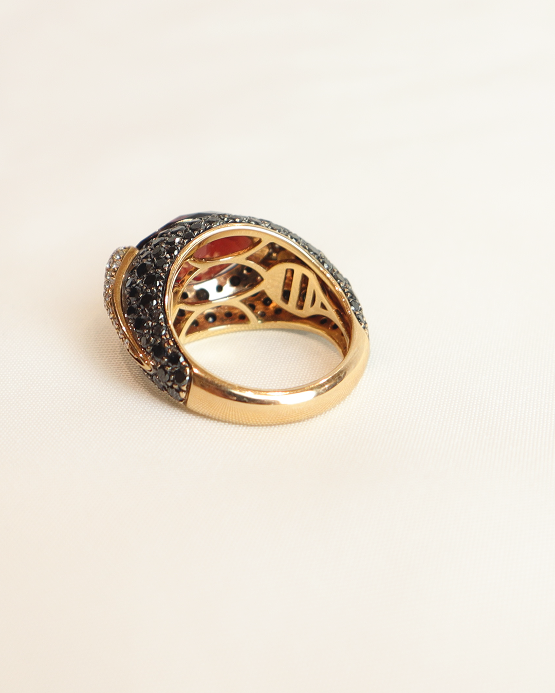 Anello granati e diamanti cod. 8114