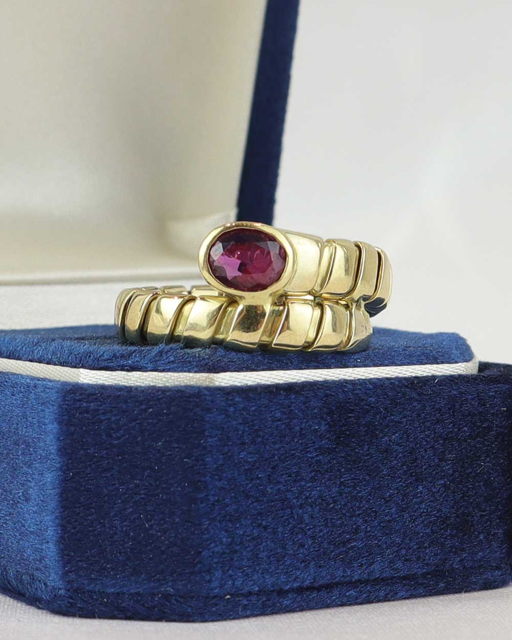 Anello oro giallo e rubino cod. 7863