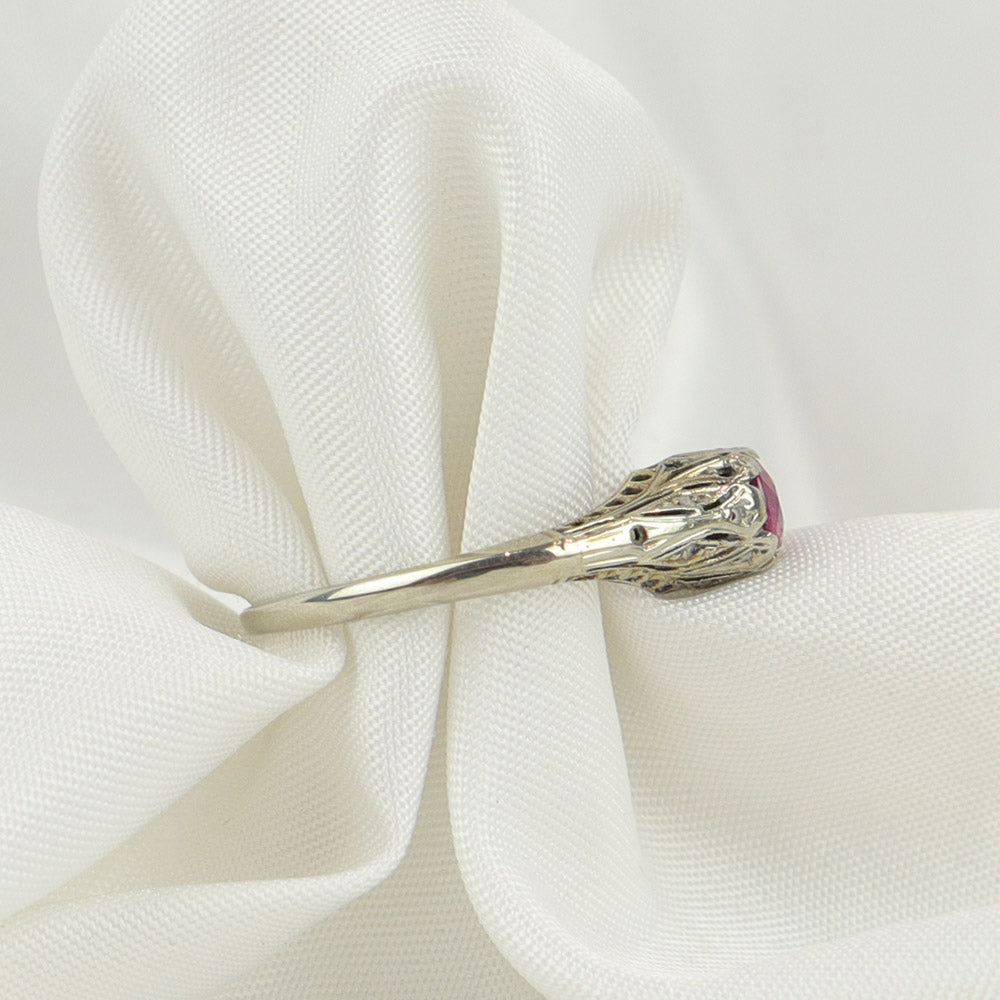 Anello platino e rubino cod. 6636