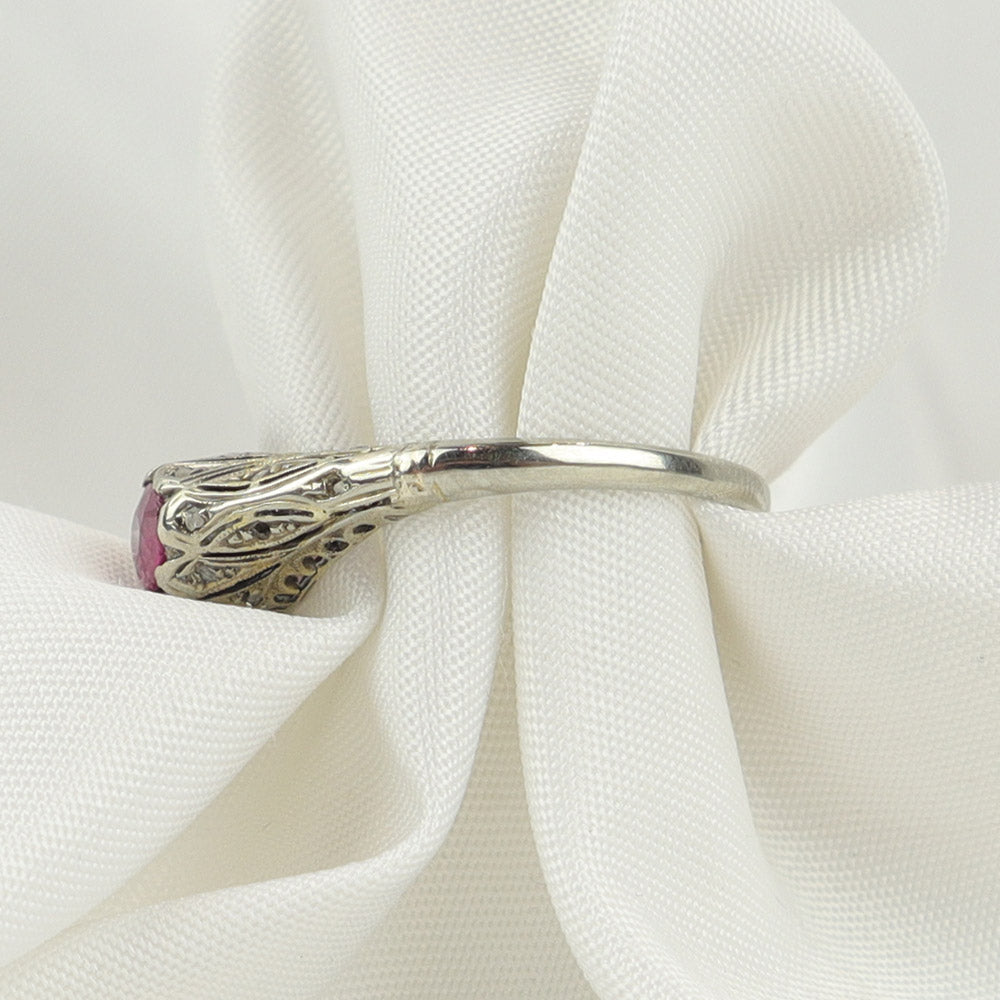 Anello platino e rubino cod. 6636
