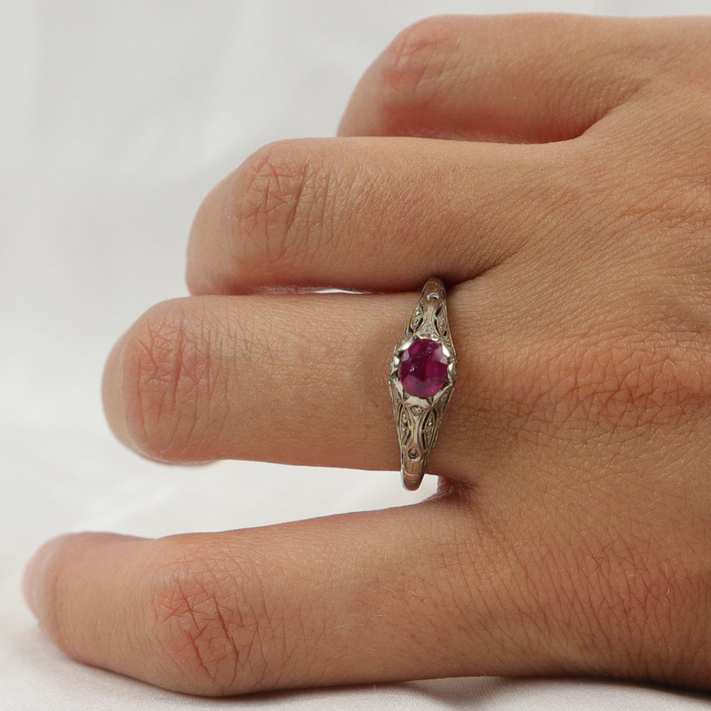 Anello platino e rubino cod. 6636