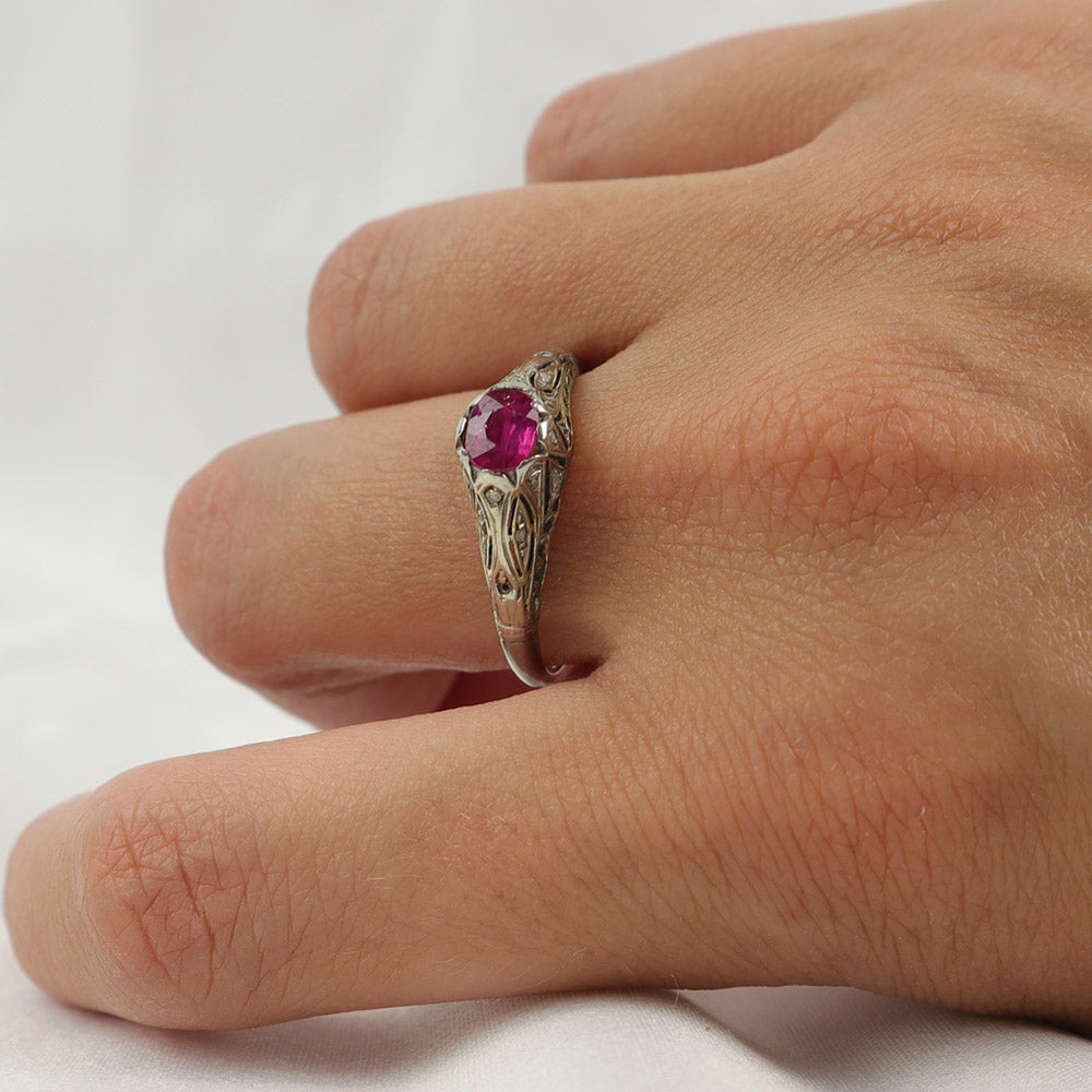 Anello platino e rubino cod. 6636