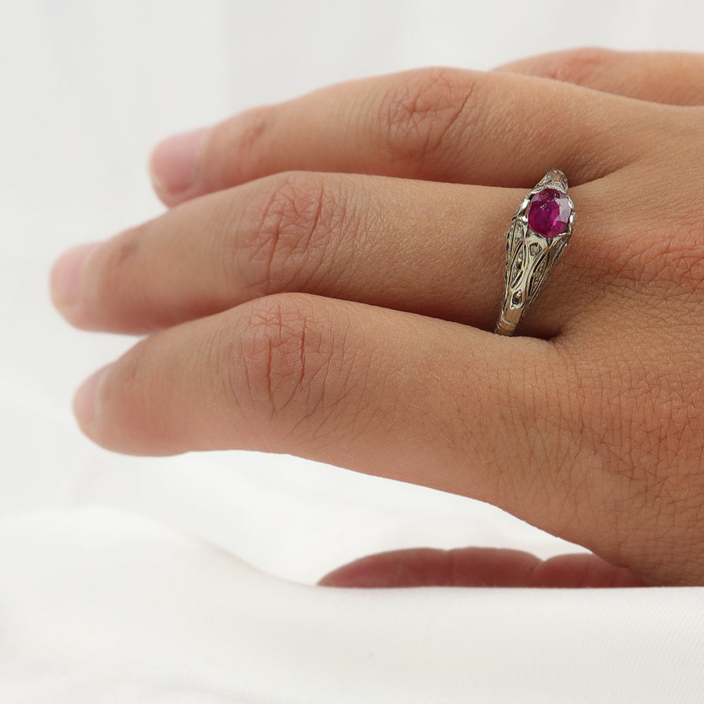 Anello platino e rubino cod. 6636