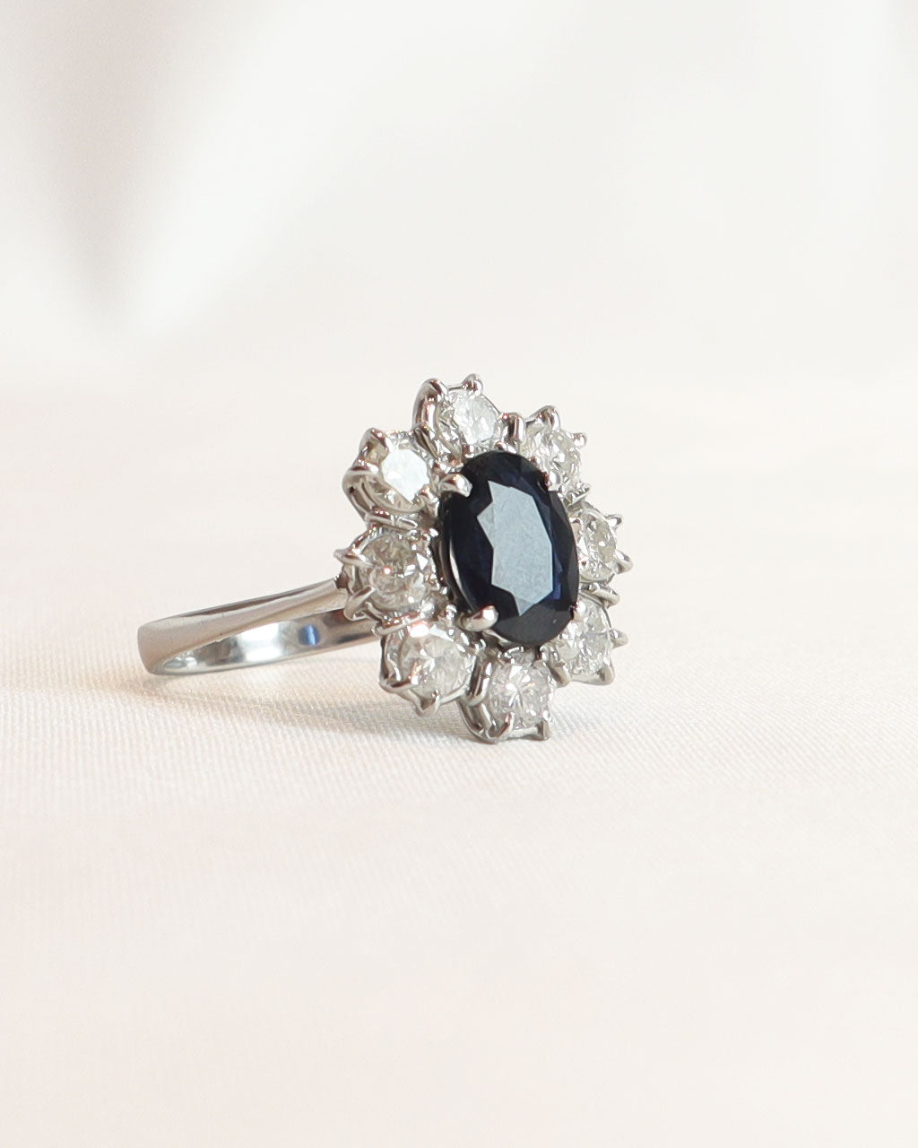 Anello vintage zaffiro australiano cod. 7923