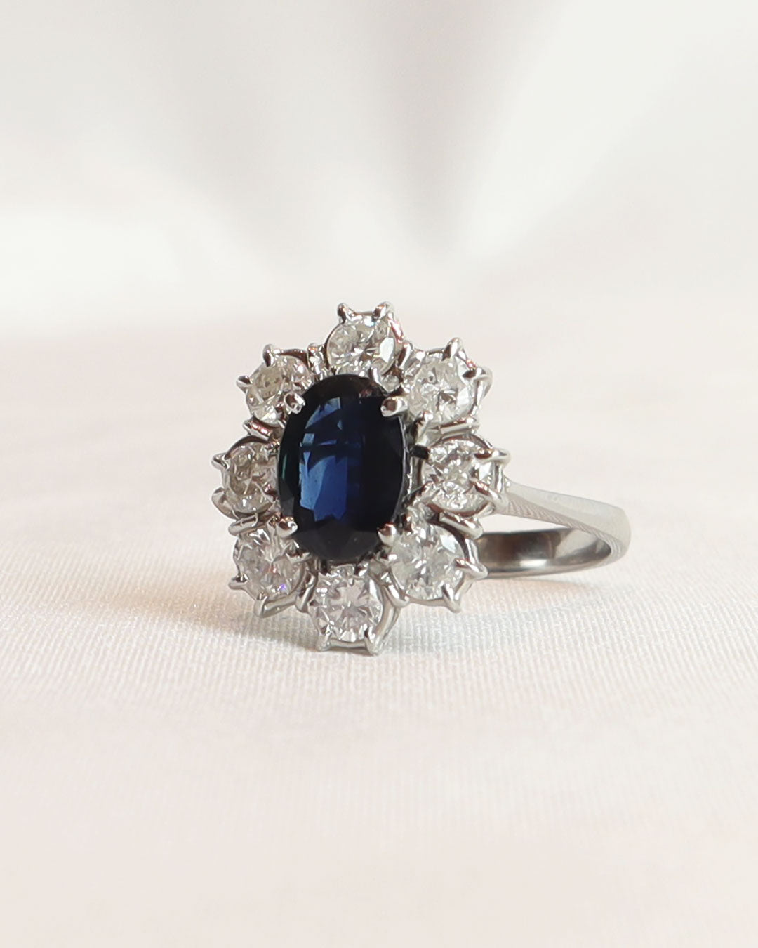 Anello vintage zaffiro australiano cod. 7923