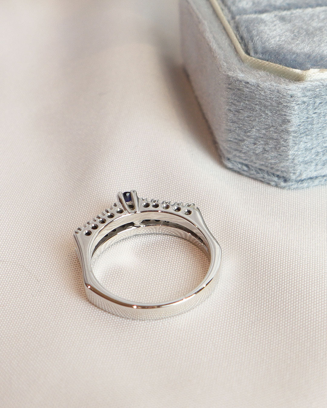 Anello zaffiri cod. 0012