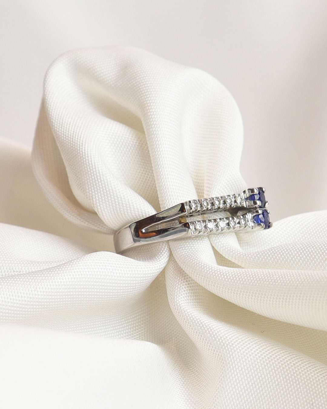 Anello zaffiri cod. 0012