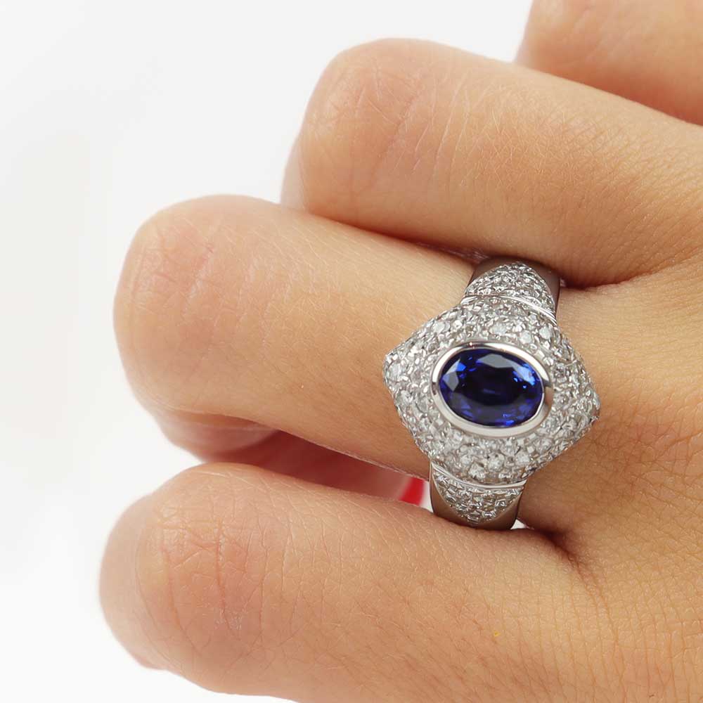 Anello zaffiro e pavè diamanti cod. 6654