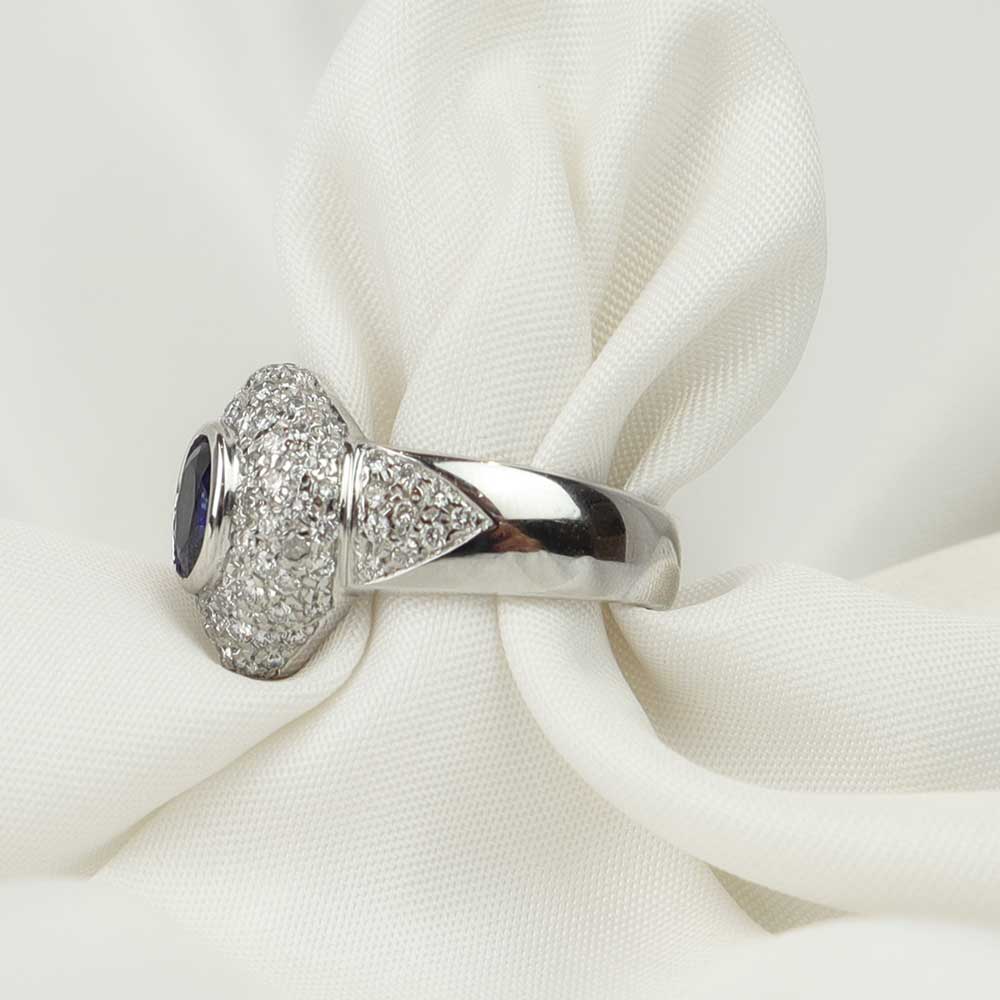 Anello zaffiro e pavè diamanti cod. 6654