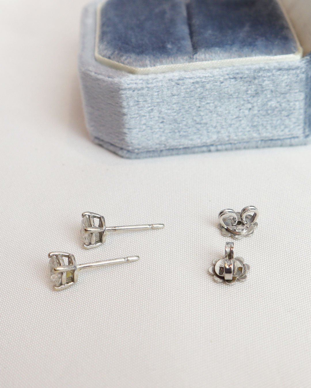 Orecchini punto luce cod. 0024