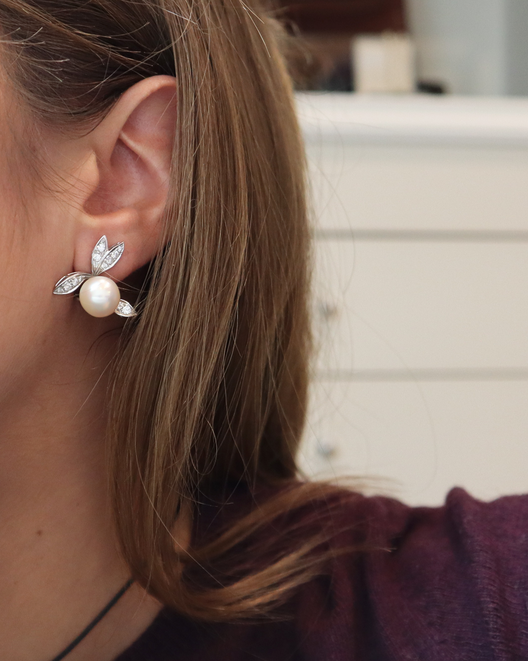 Orecchini in oro 18kt, diamanti e perle di mare cod. 030