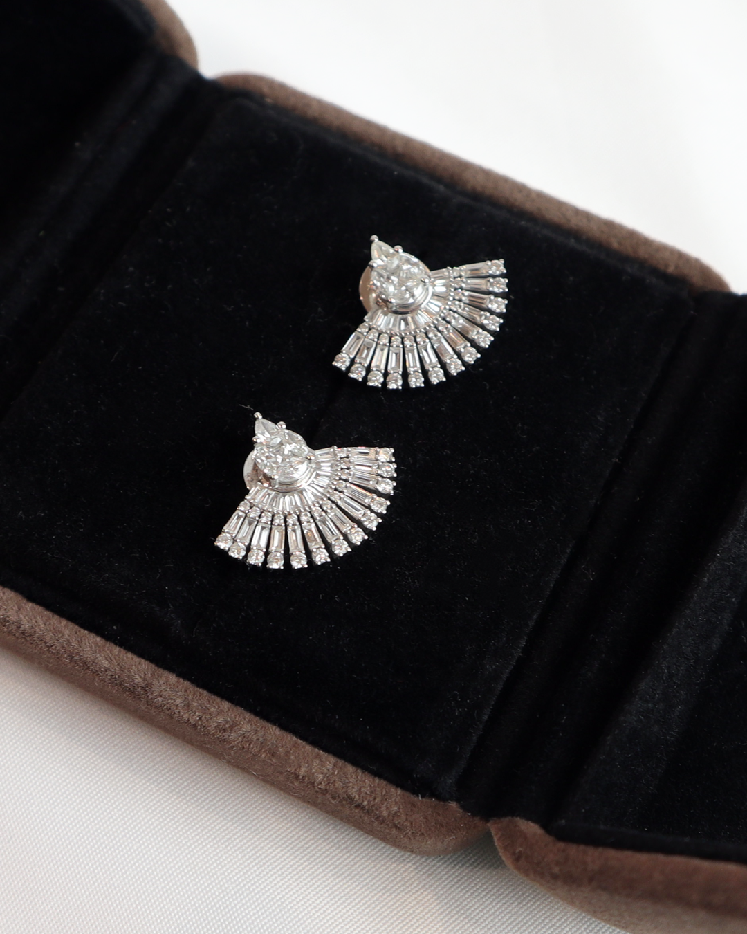 Orecchini oro bianco e diamanti cod. 8136