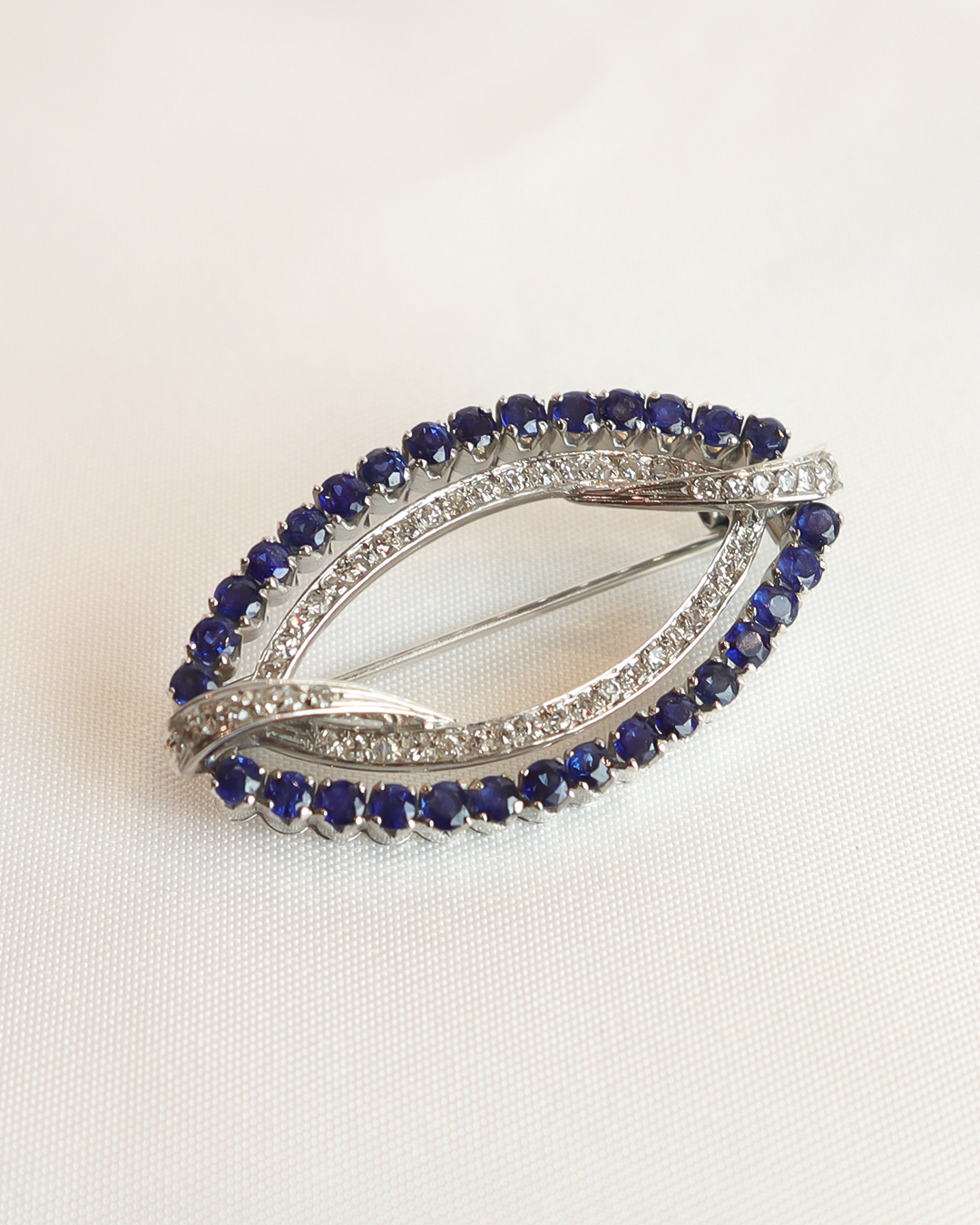 Spilla zaffiri e diamanti cod. 8153