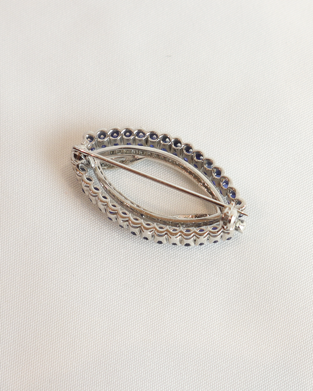 Spilla zaffiri e diamanti cod. 8153
