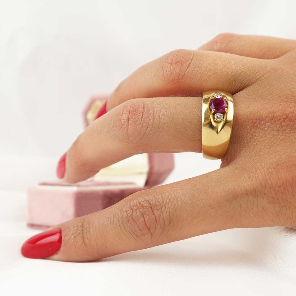 Anello fascia rubino cod. 7618 - Oro Tesori