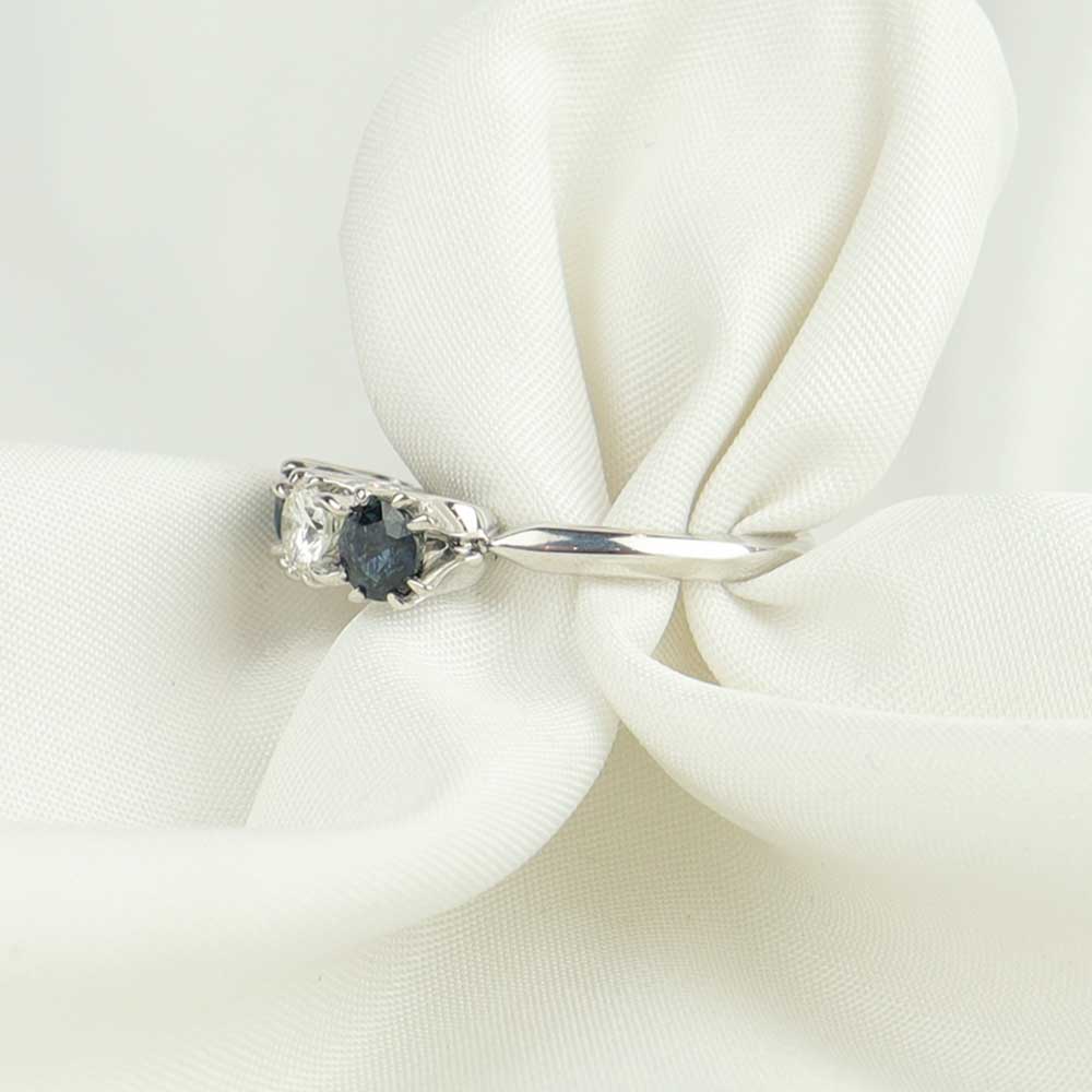 Anello zaffiri e diamanti cod. 6726 - Oro Tesori