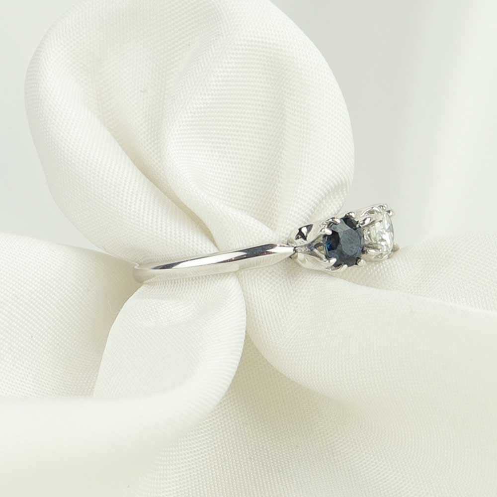 Anello zaffiri e diamanti cod. 6726 - Oro Tesori