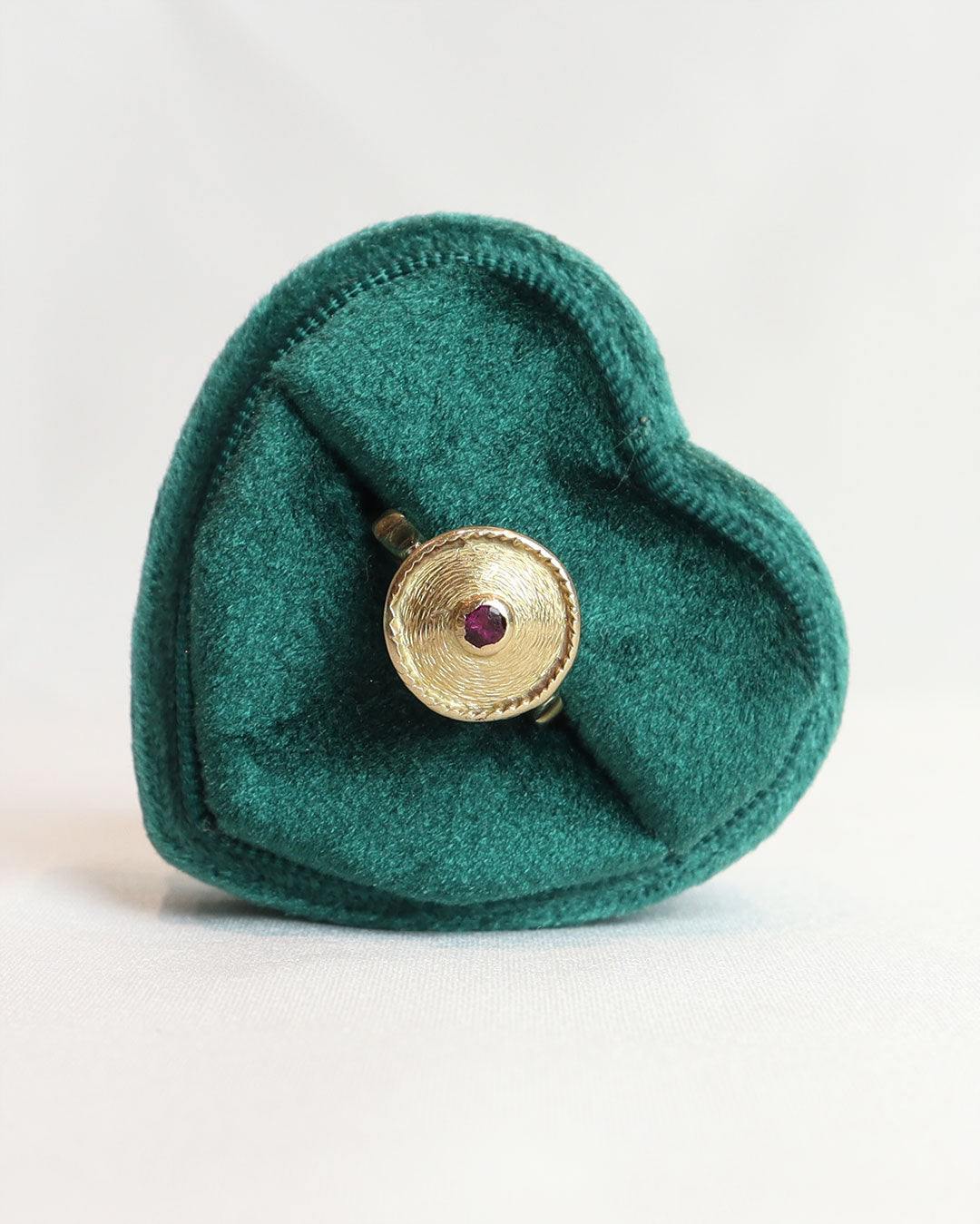 Anello vintage con rubino cod. 0010