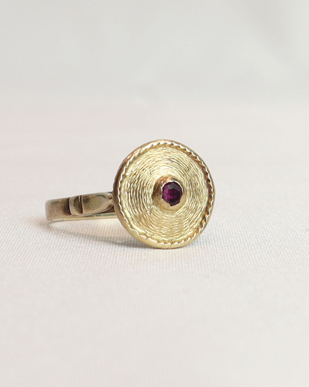 Anello vintage con rubino cod. 0010