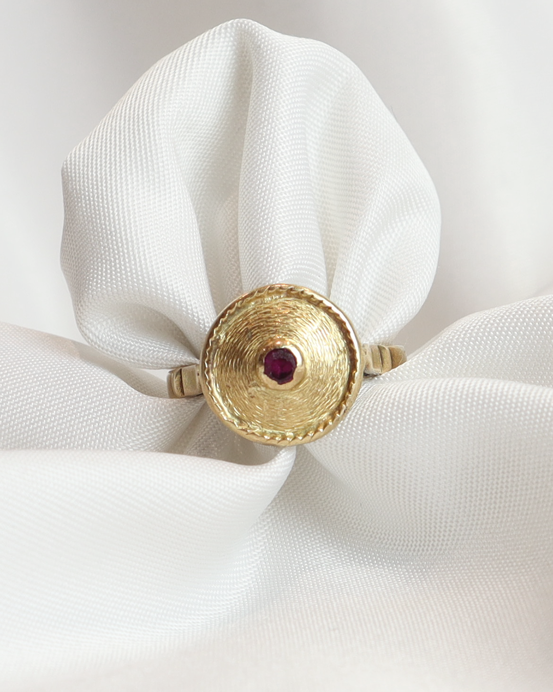 Anello vintage con rubino cod. 0010