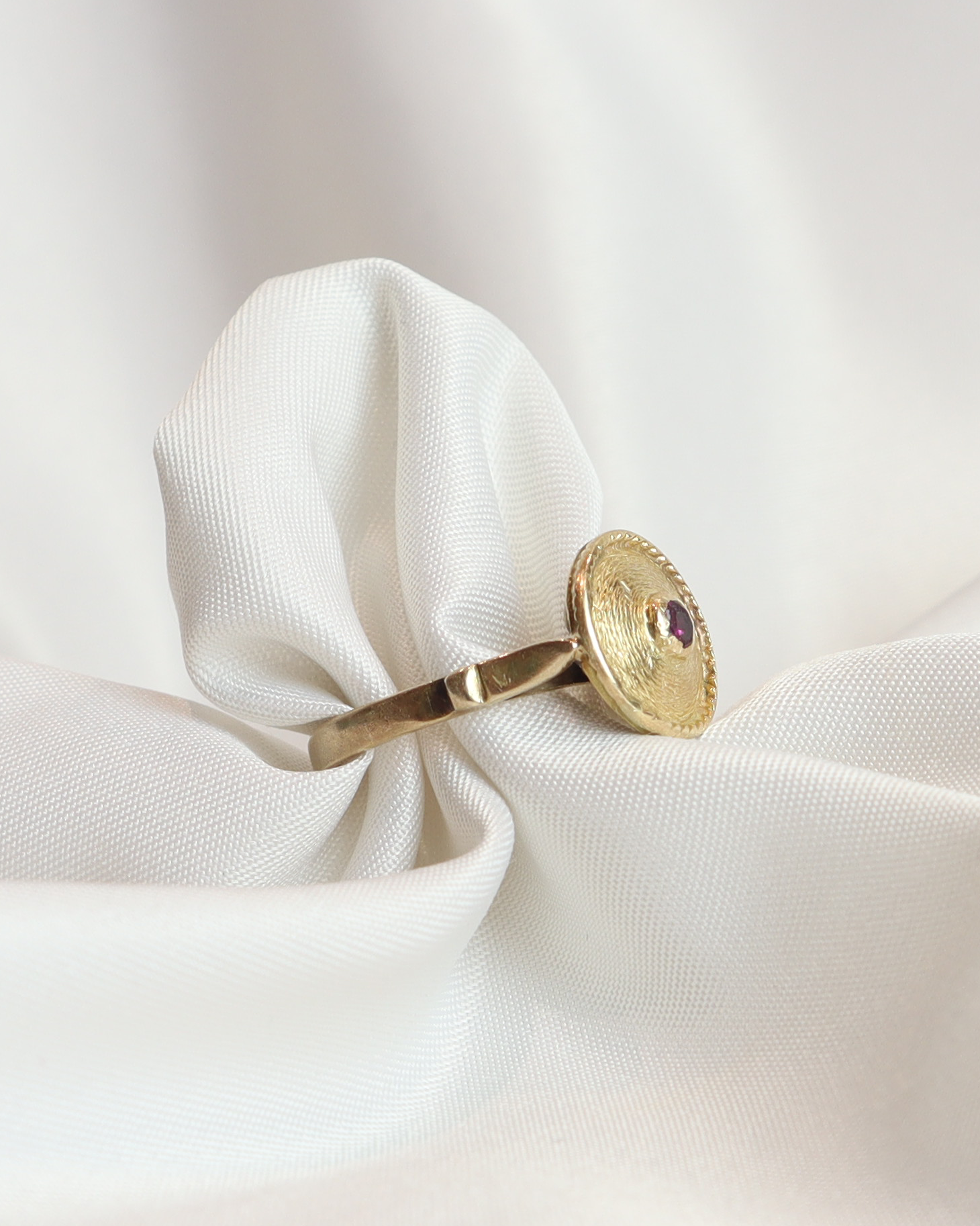 Anello vintage con rubino cod. 0010