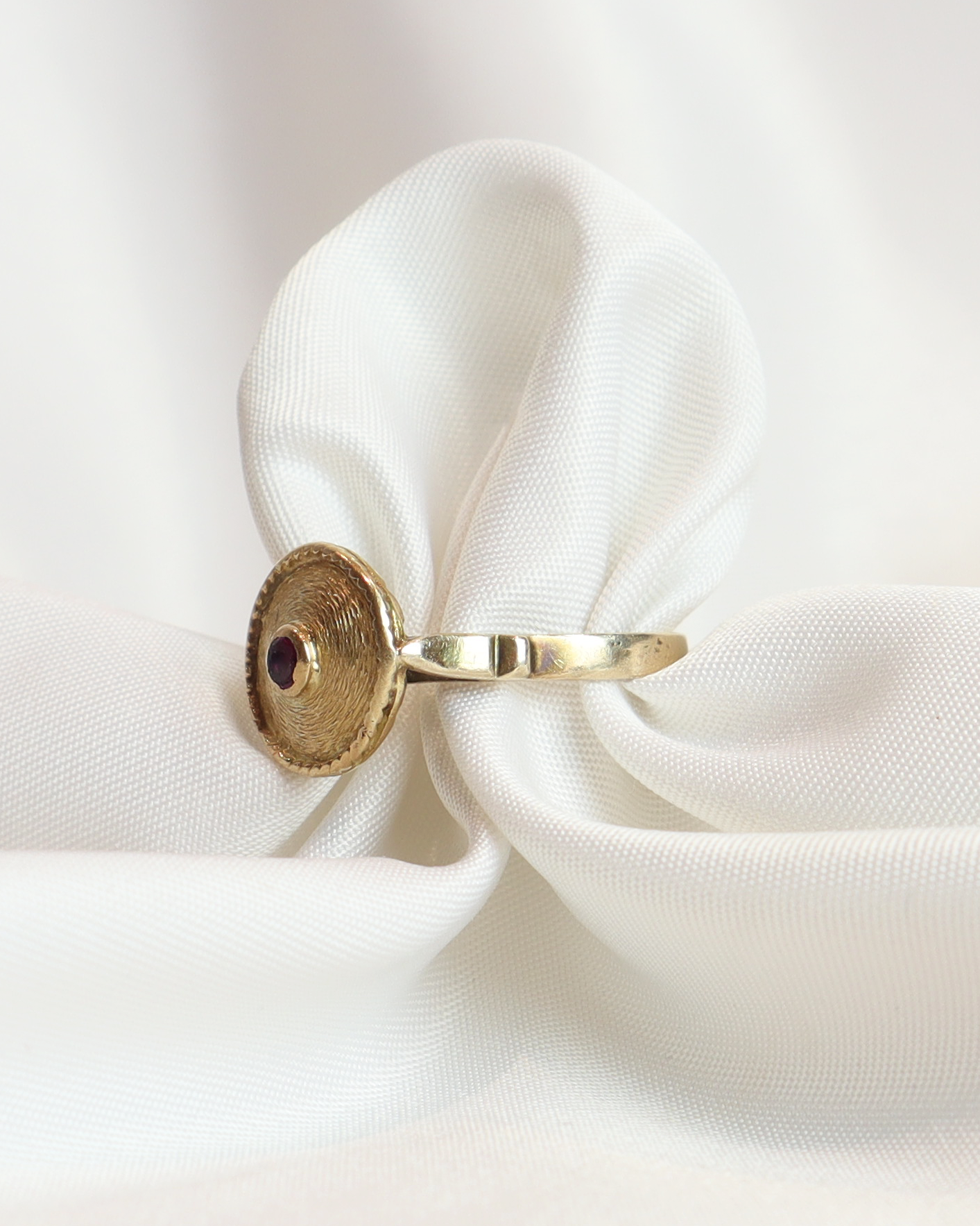 Anello vintage con rubino cod. 0010