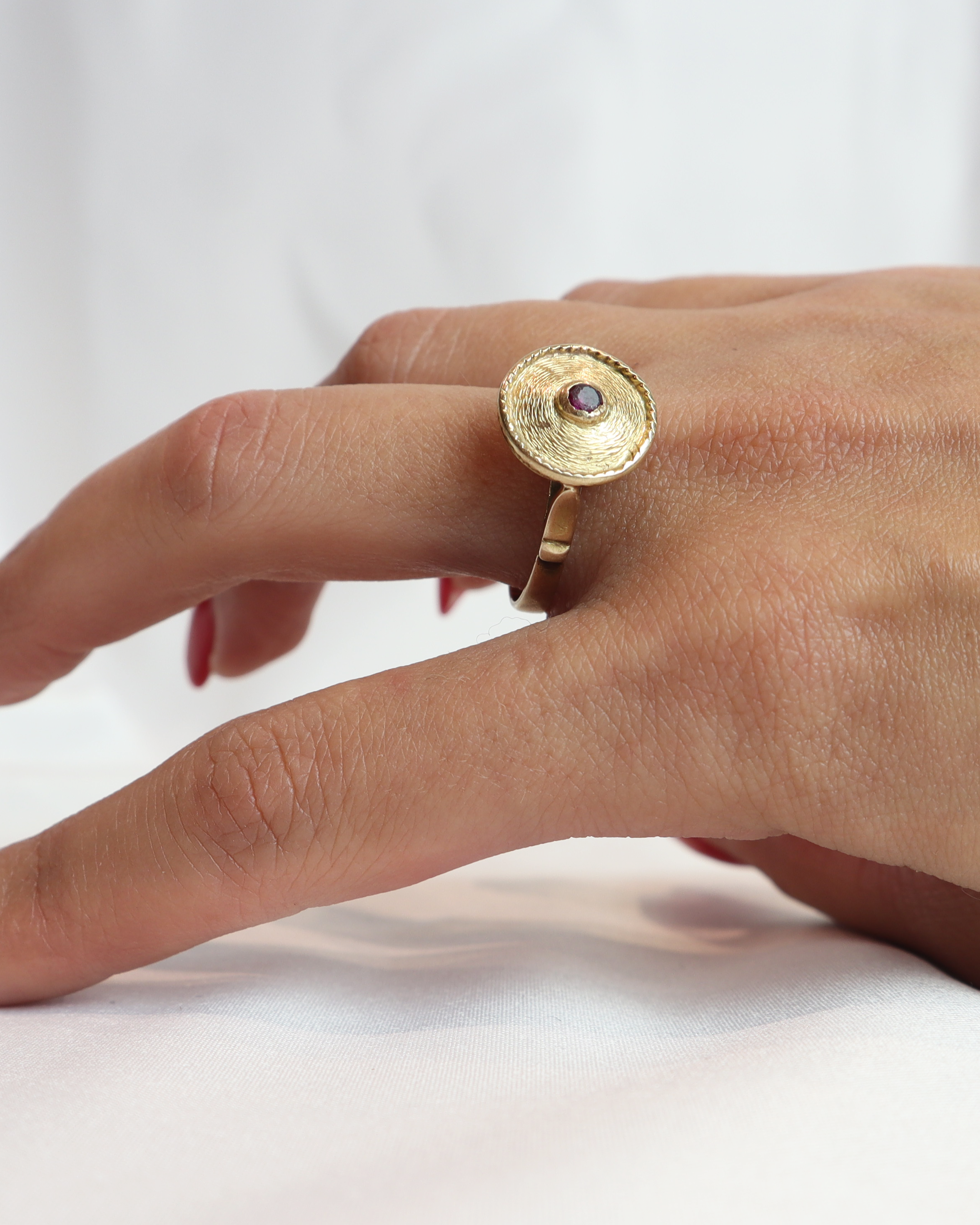 Anello vintage con rubino cod. 0010